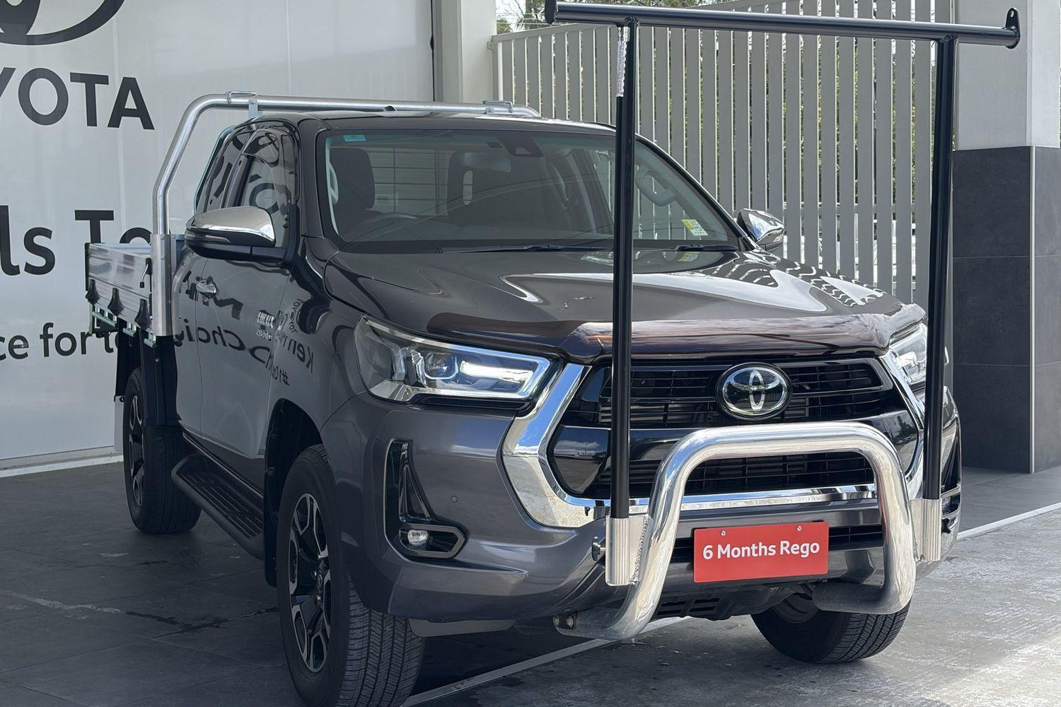 2023 Toyota Hilux SR5 in Silver