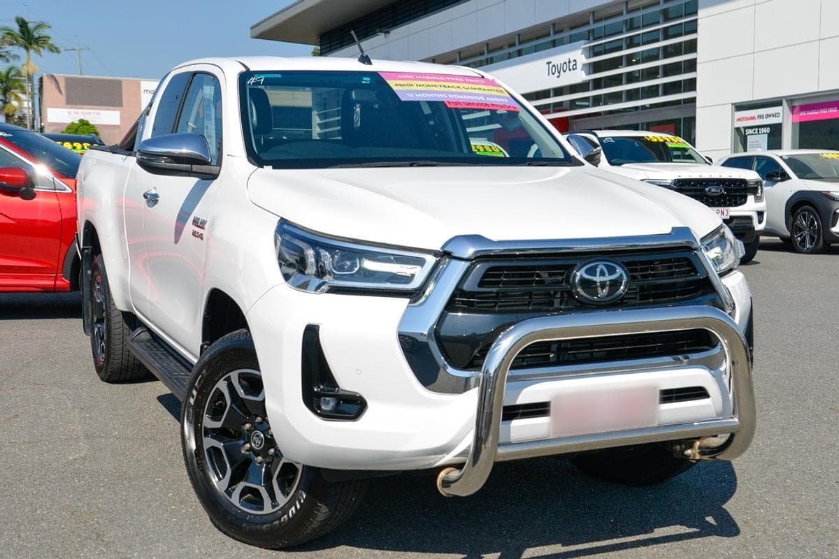 2021 Toyota Hilux SR5 in White