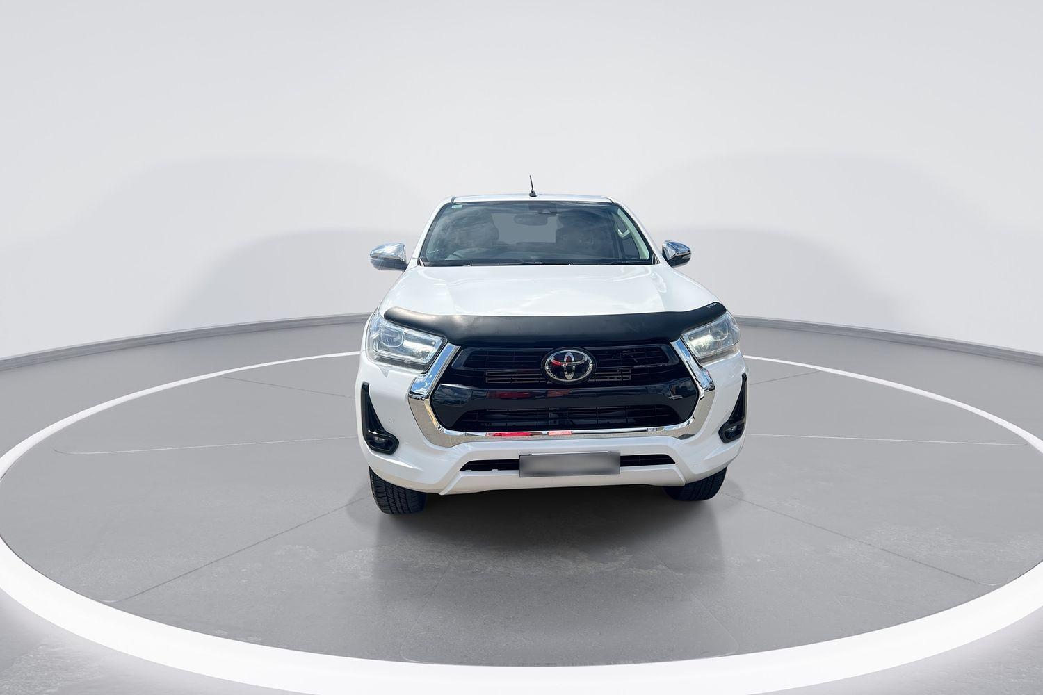 2021 Toyota Hilux SR5 in White