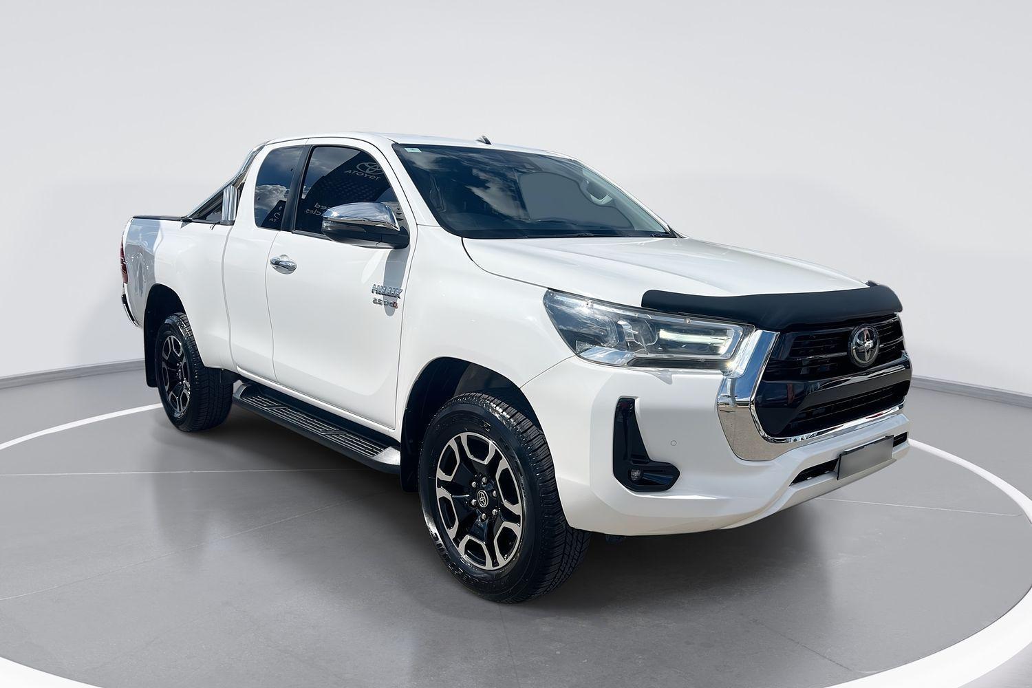 2021 Toyota Hilux SR5 in White