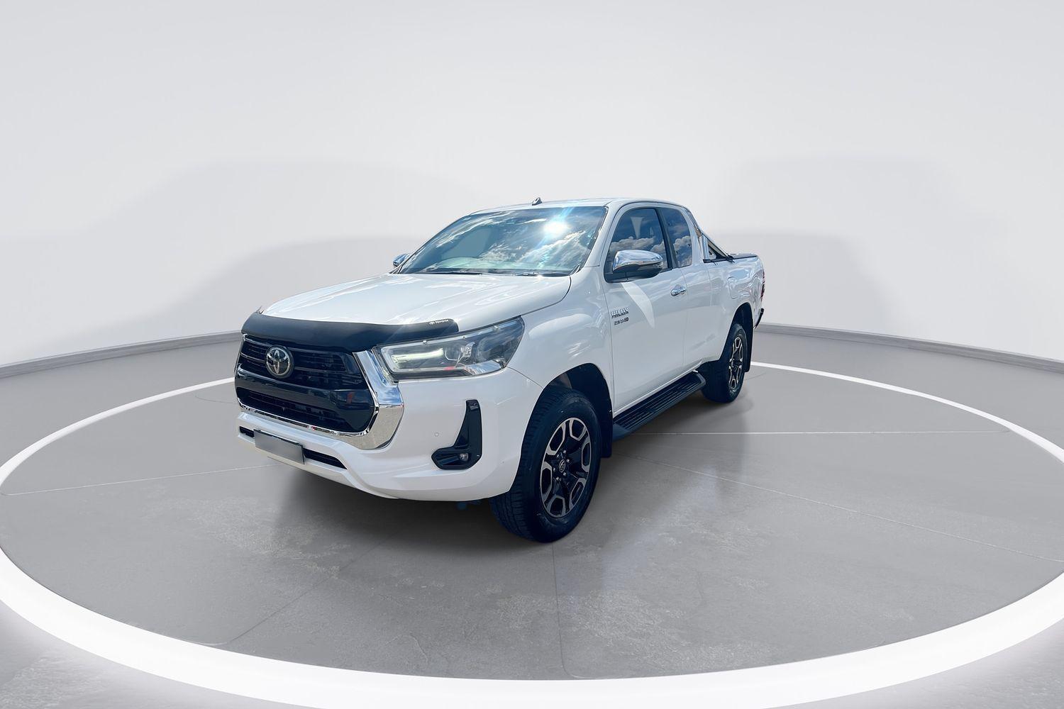 2021 Toyota Hilux SR5 in White
