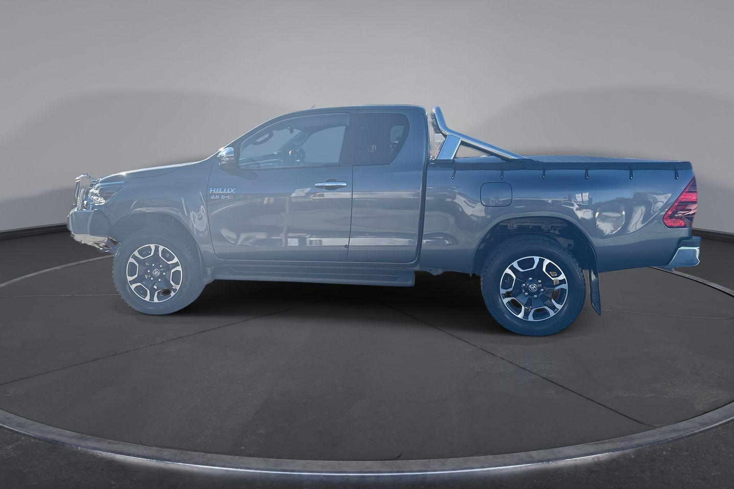 2021 Toyota Hilux SR5 in Silver