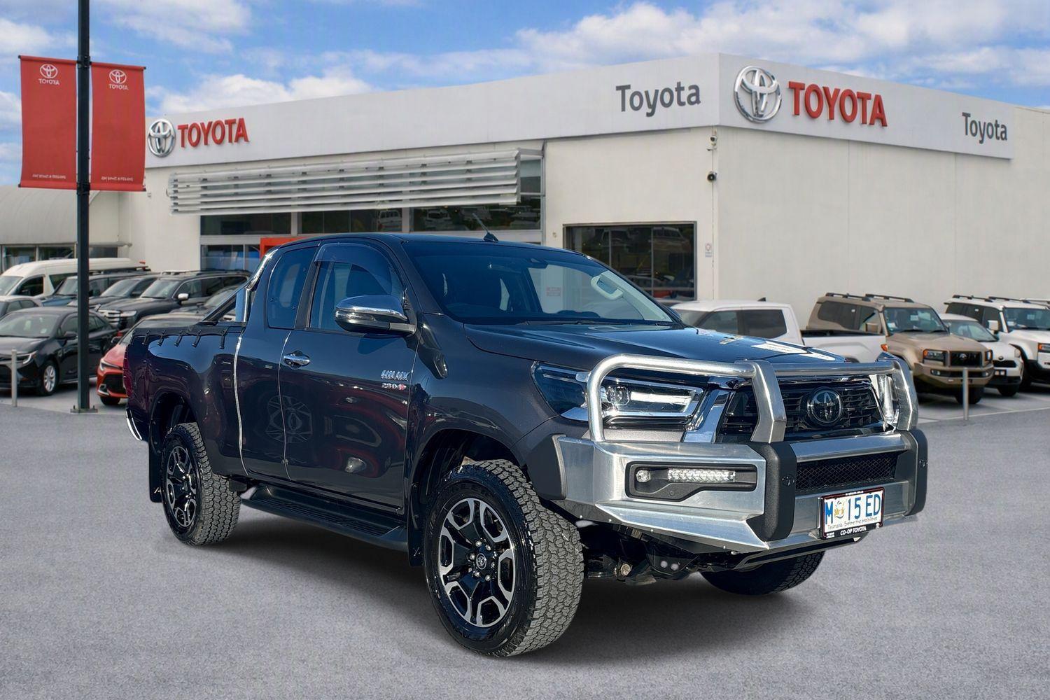 2021 Toyota Hilux SR5 in Silver