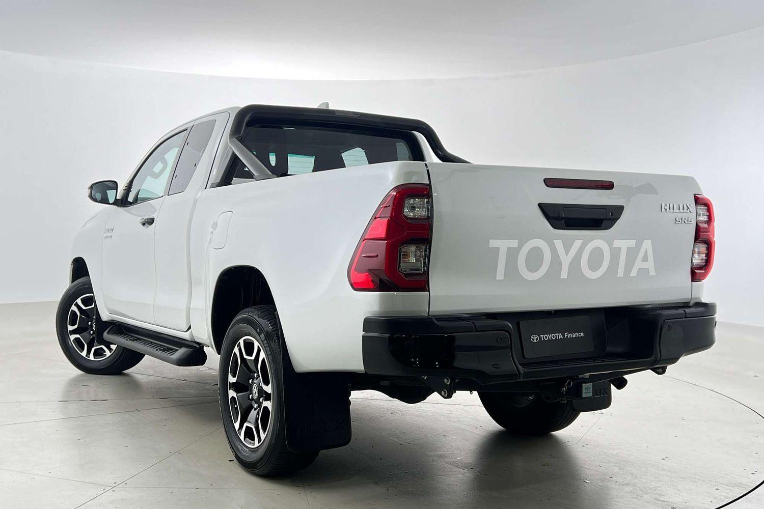 2024 Toyota Hilux SR5 in White
