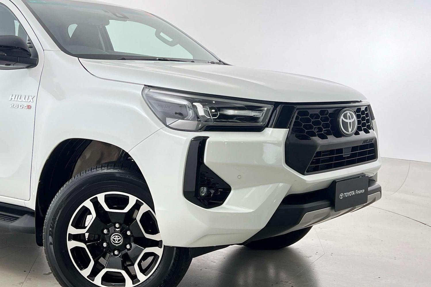 2024 Toyota Hilux SR5 in White