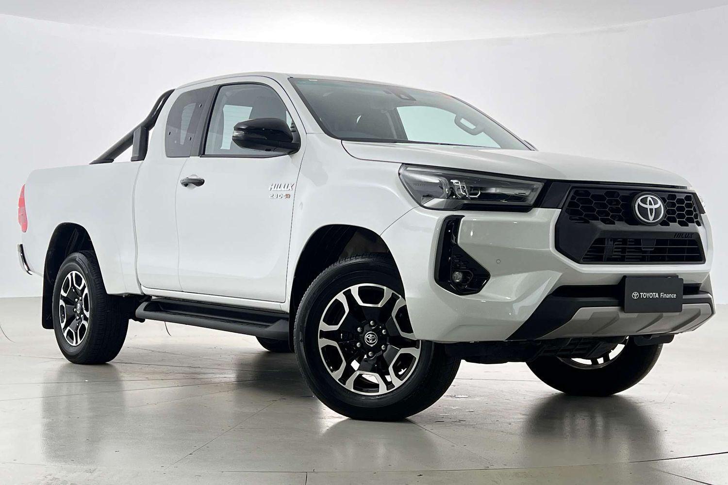 2024 Toyota Hilux SR5 in White