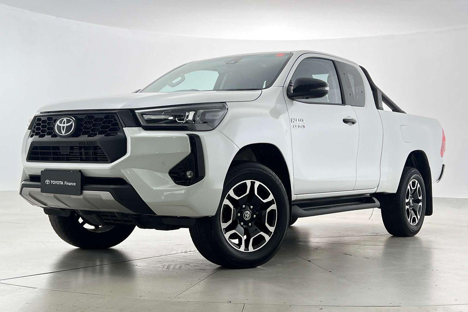 2024 Toyota Hilux SR5 in White