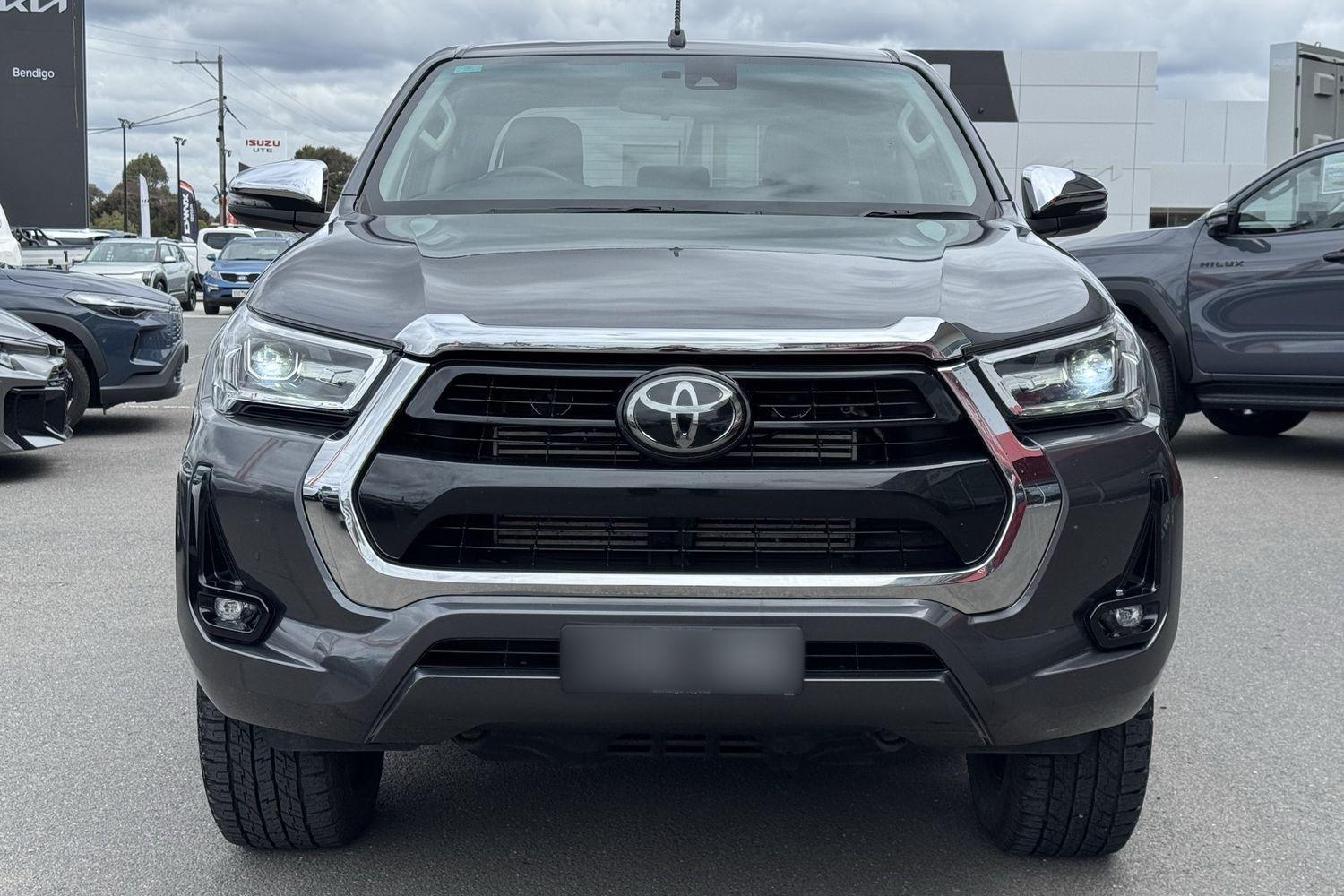 2020 Toyota Hilux SR5 in Silver