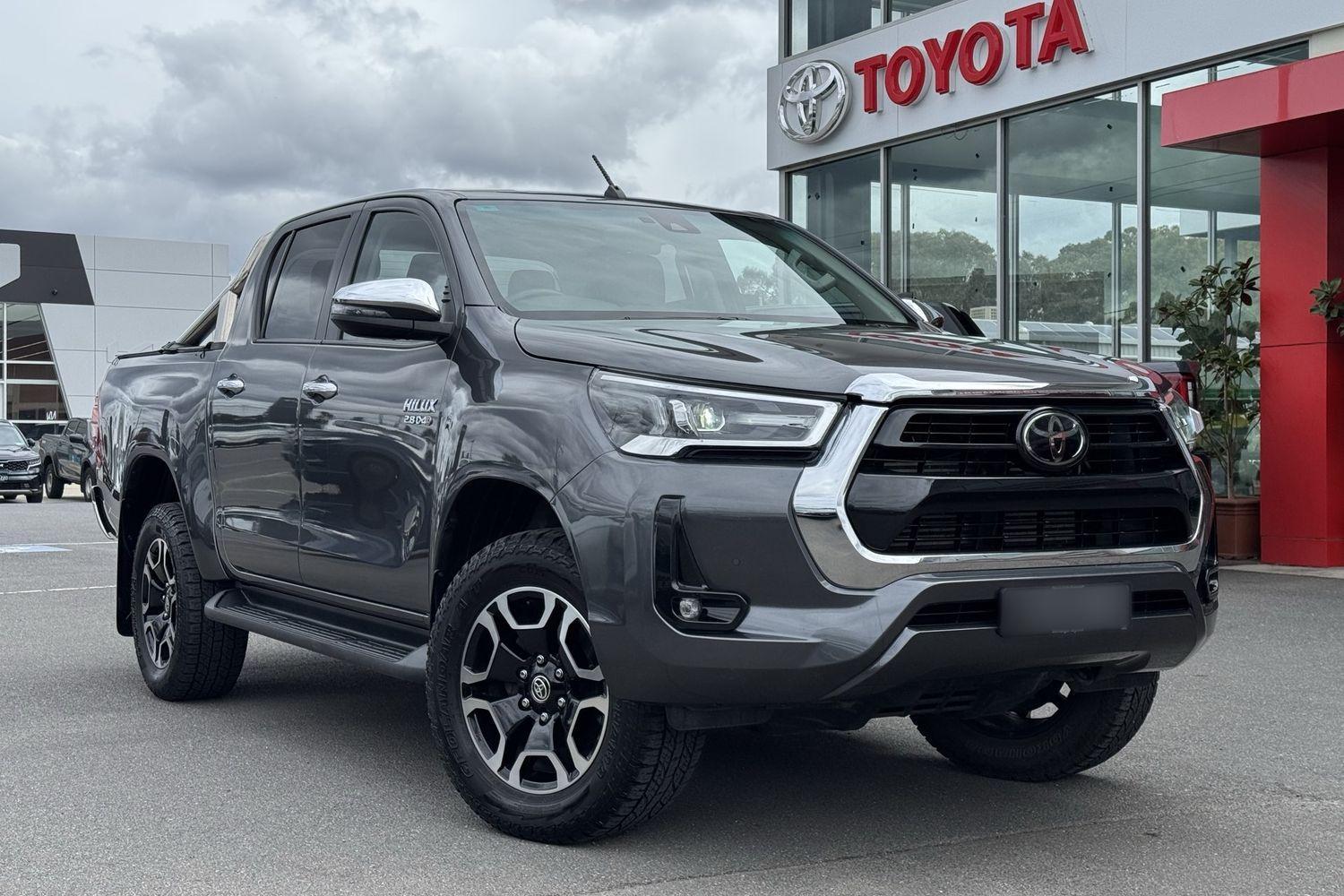 2020 Toyota Hilux SR5 in Silver