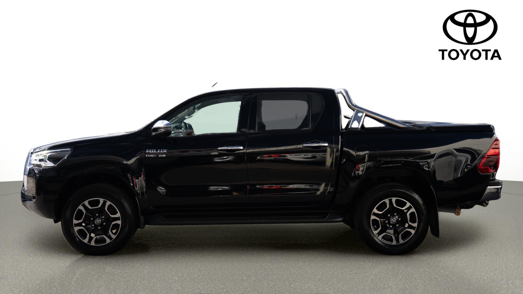 2020 Toyota Hilux SR5 in Black