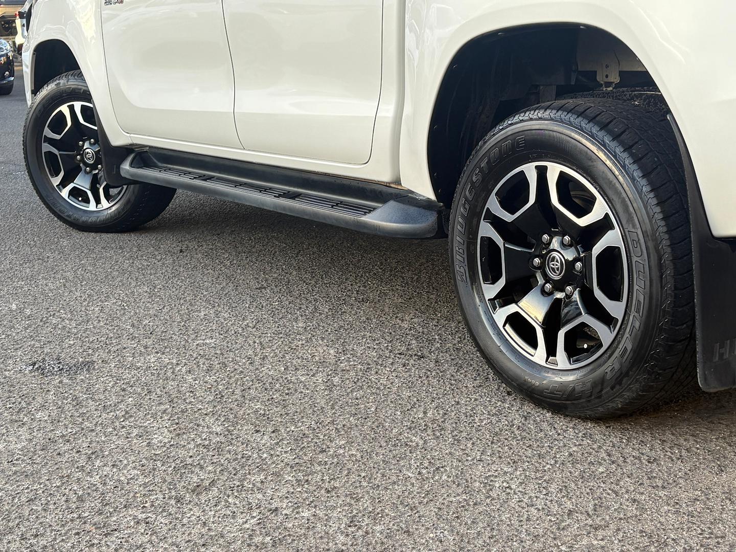 2021 Toyota Hilux SR5 in White