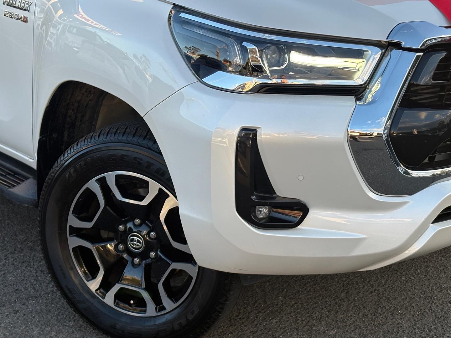 2021 Toyota Hilux SR5 in White