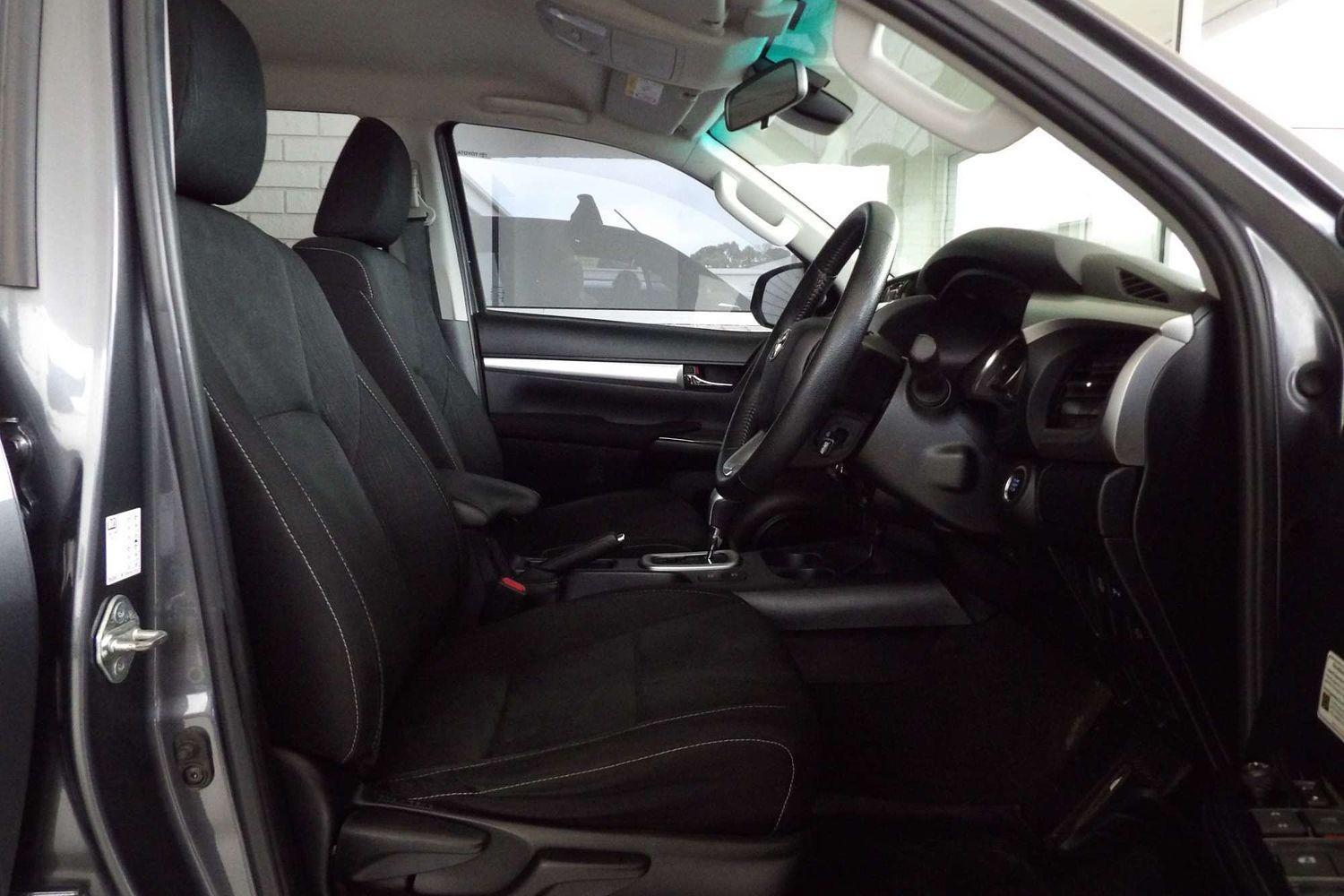 2021 Toyota Hilux SR5 in Silver