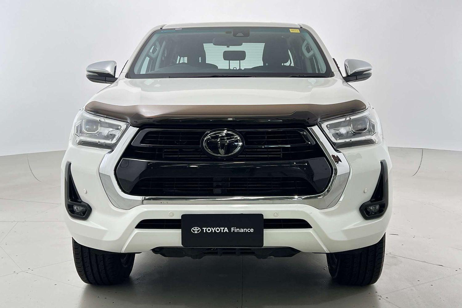 2021 Toyota Hilux SR5 in White