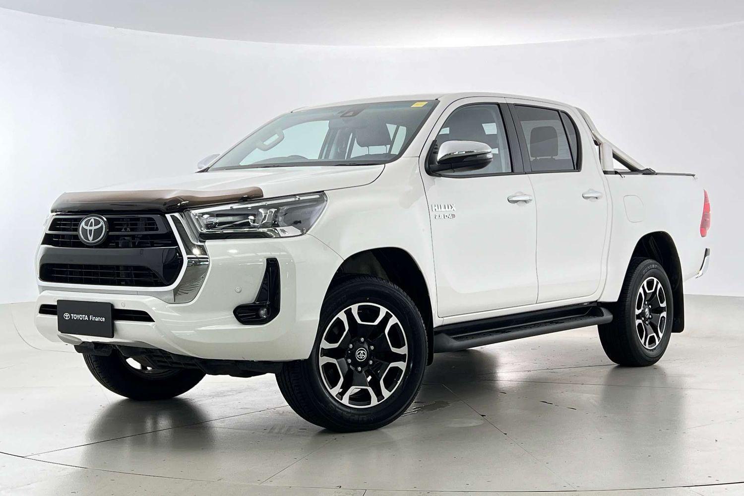2021 Toyota Hilux SR5 in White