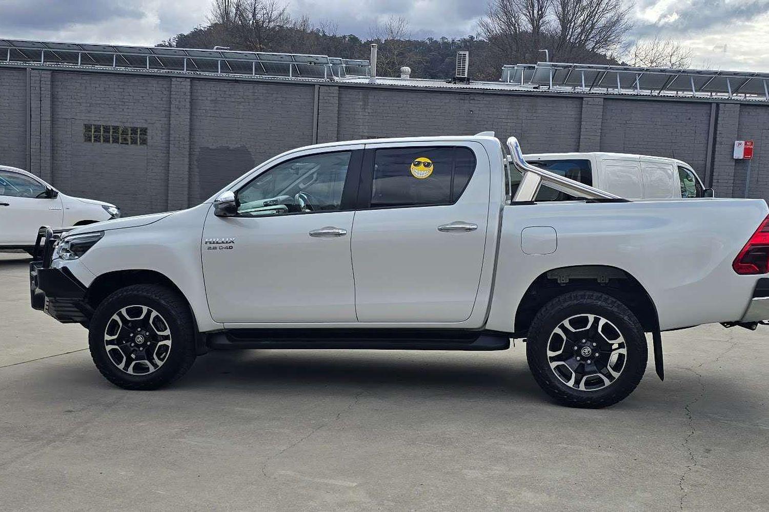 2023 Toyota Hilux SR5 in White