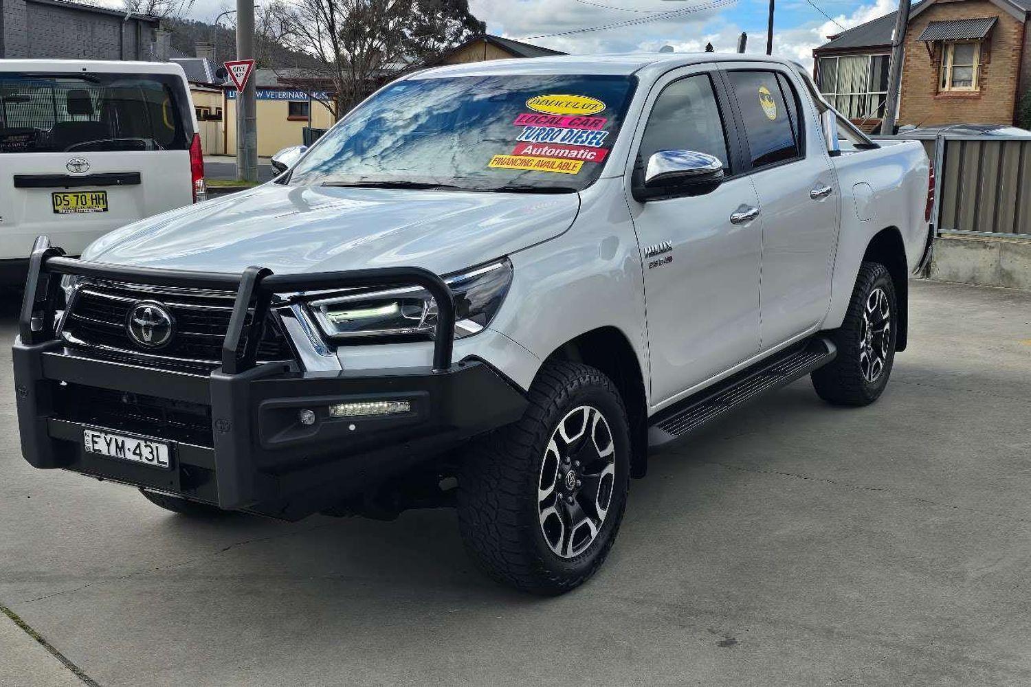 2023 Toyota Hilux SR5 in White