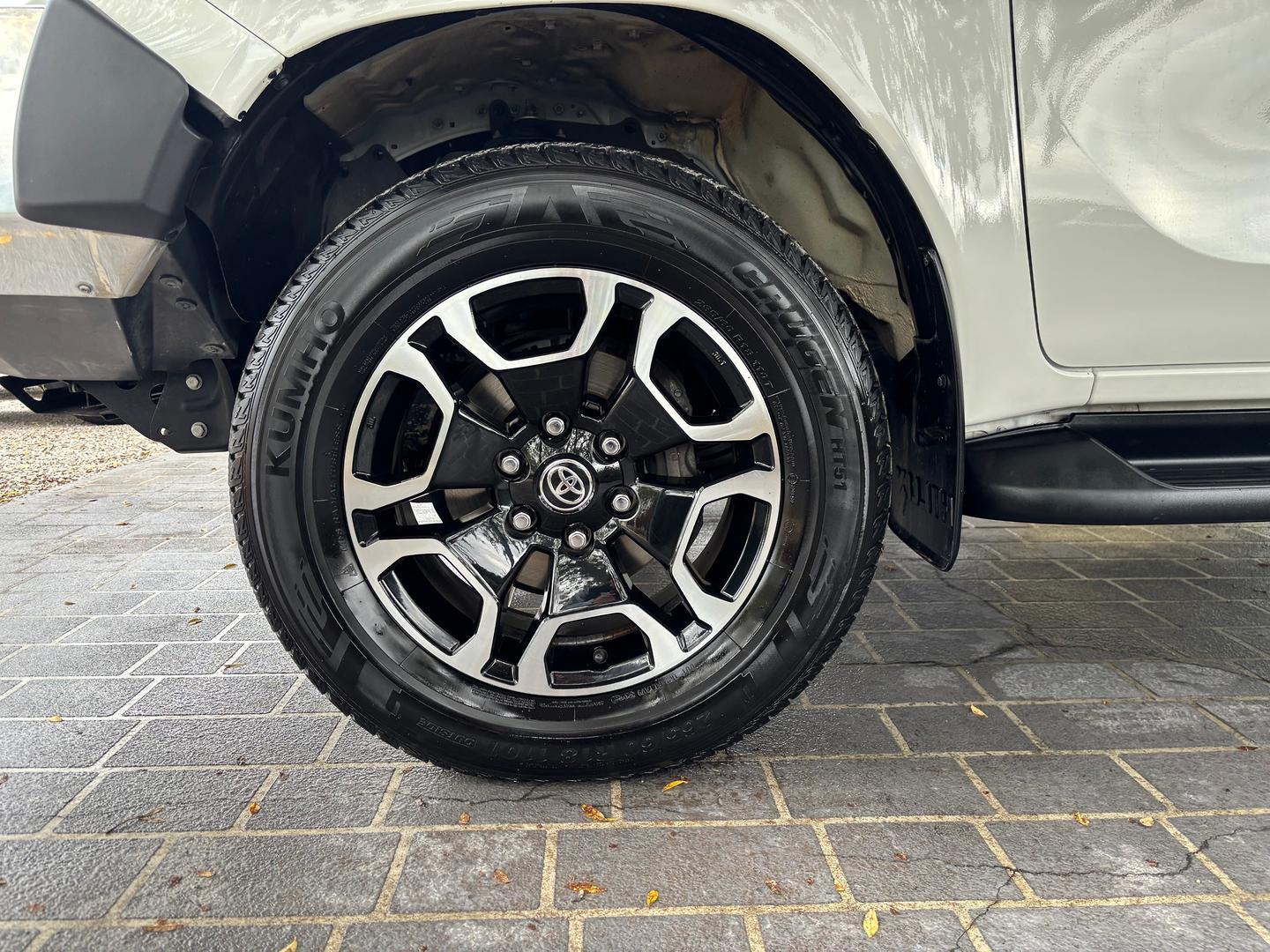 2023 Toyota Hilux SR5 in White