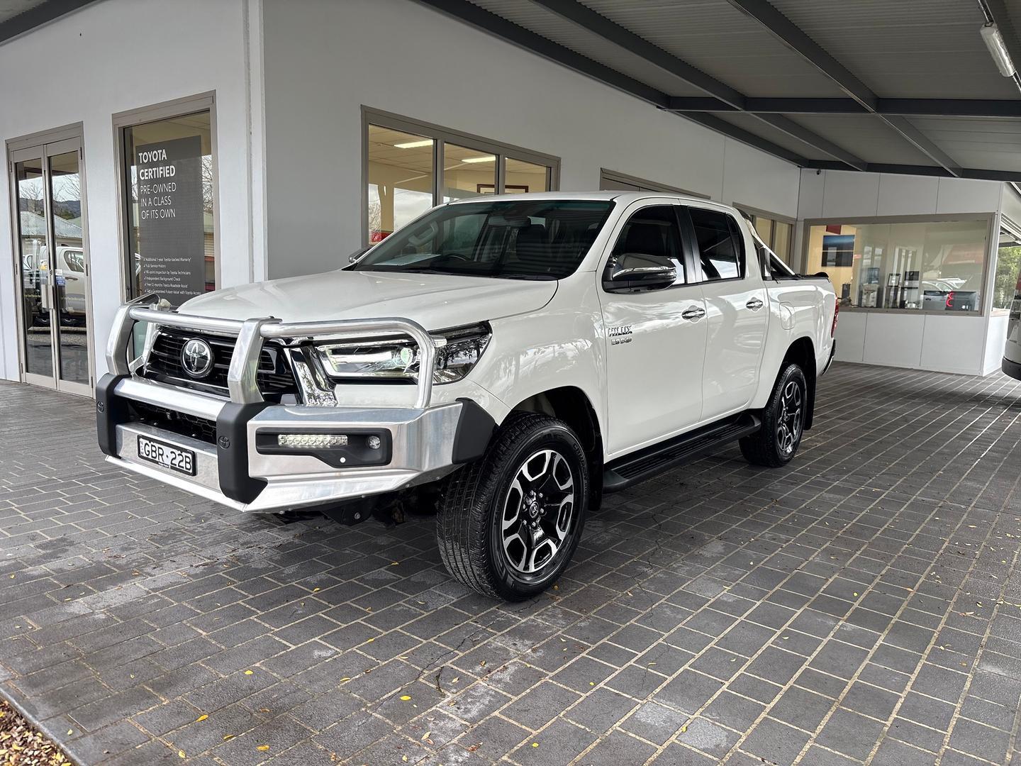 2023 Toyota Hilux SR5 in White