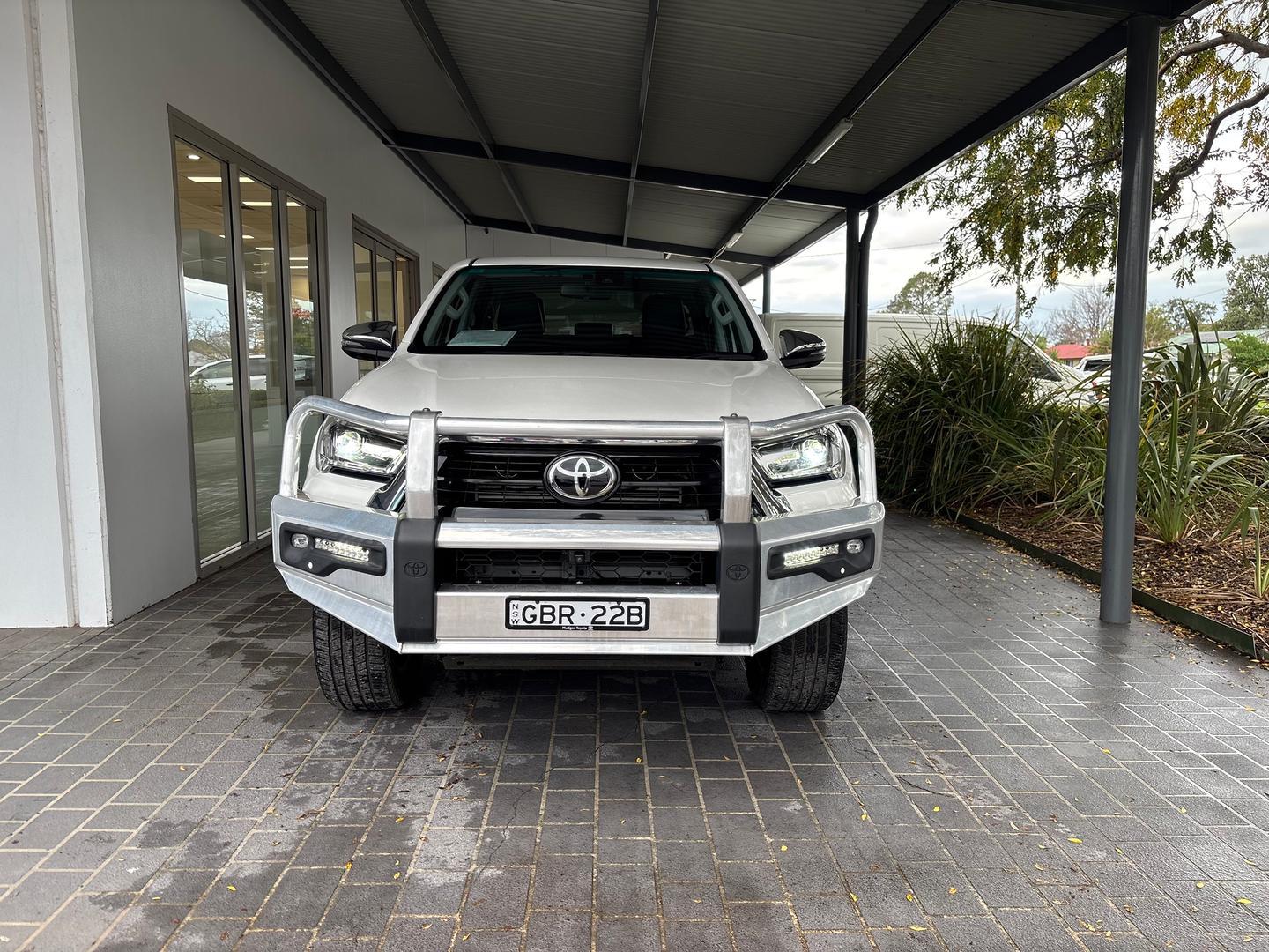 2023 Toyota Hilux SR5 in White