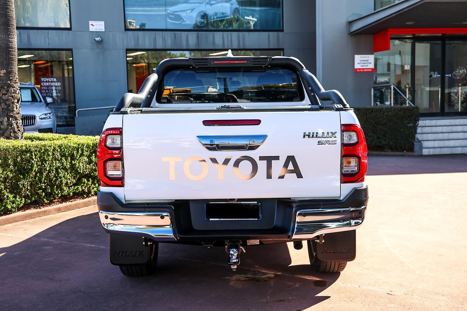2023 Toyota Hilux SR5 in White