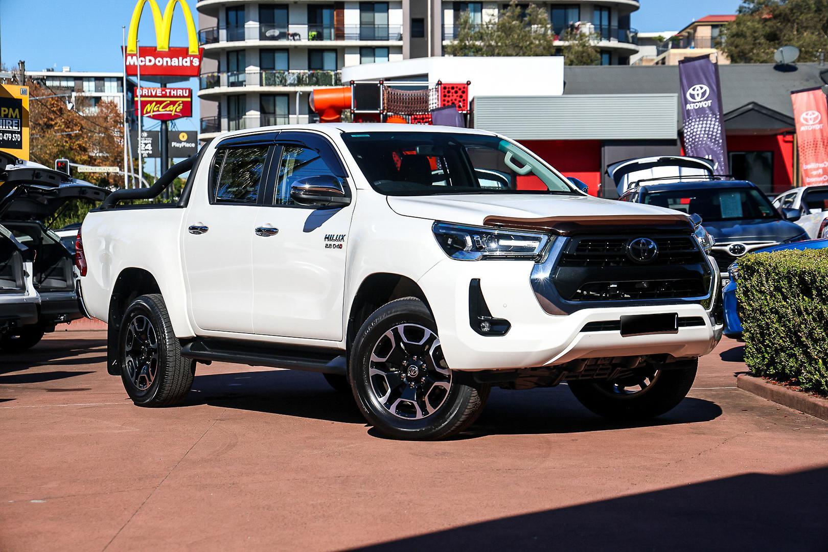 2023 Toyota Hilux SR5 in White
