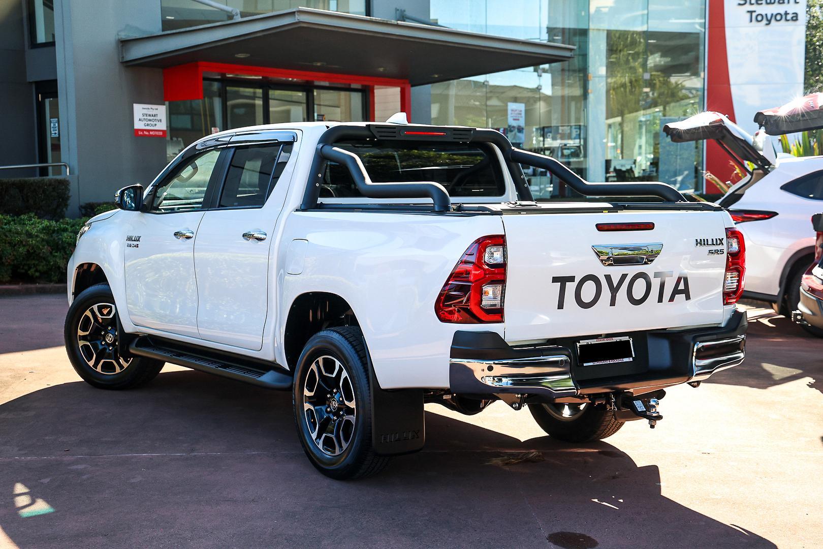 2023 Toyota Hilux SR5 in White