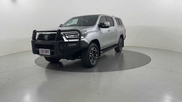 2023 Toyota Hilux SR5 in Silver