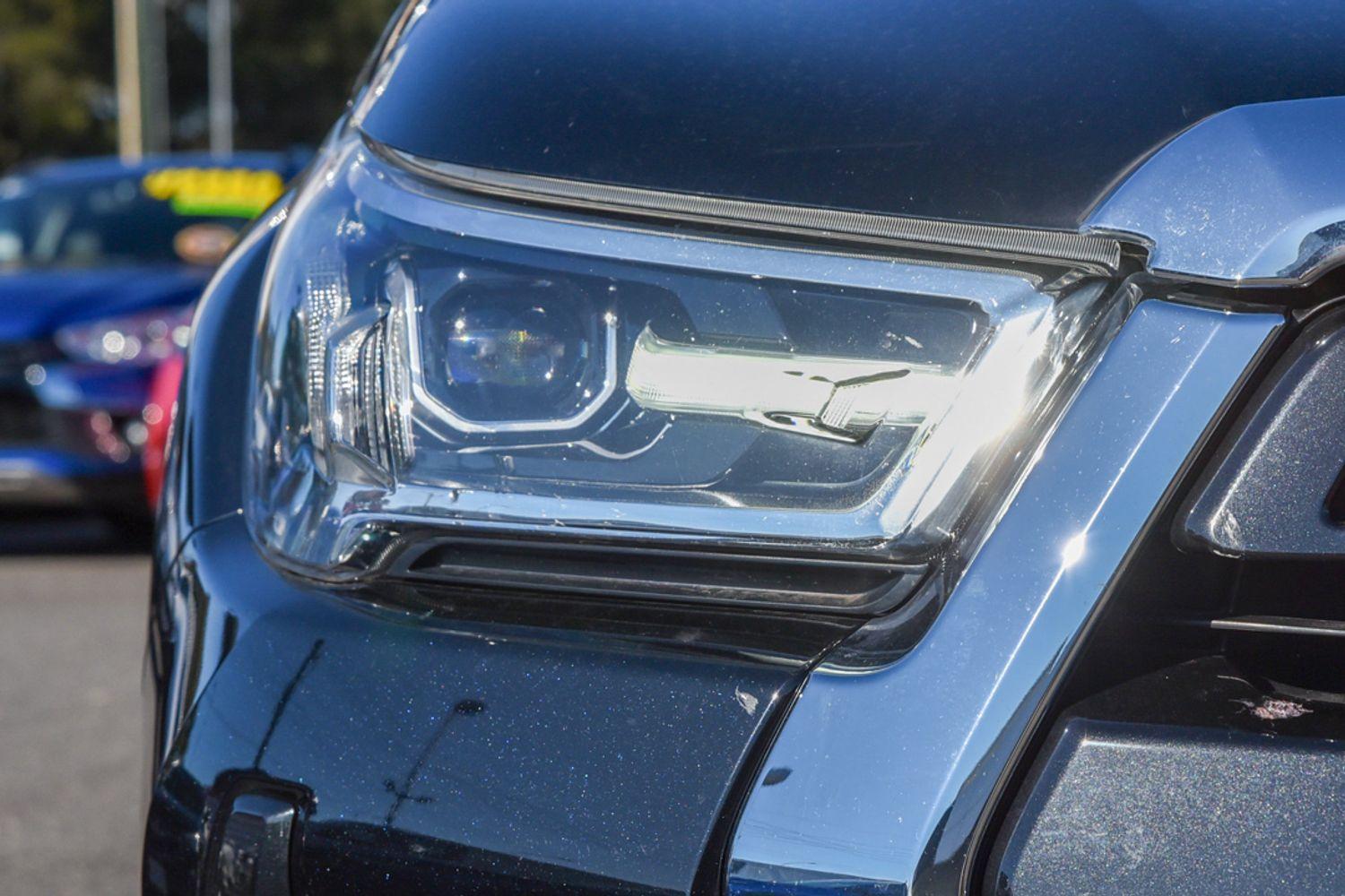 2021 Toyota Hilux SR5 in Black