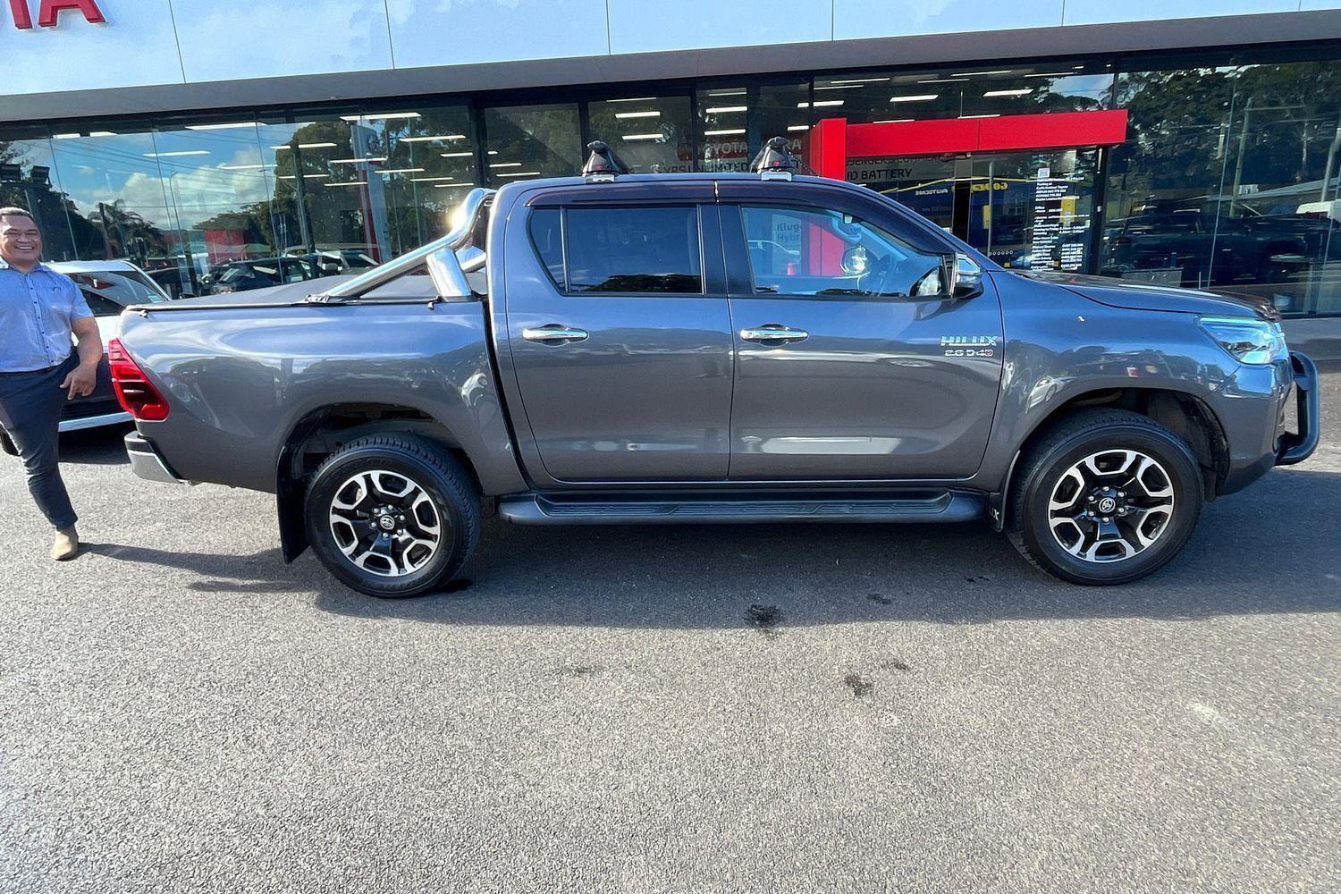 2021 Toyota Hilux SR5 in Silver