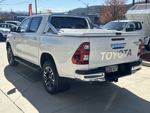 2021 Toyota Hilux SR5 in White