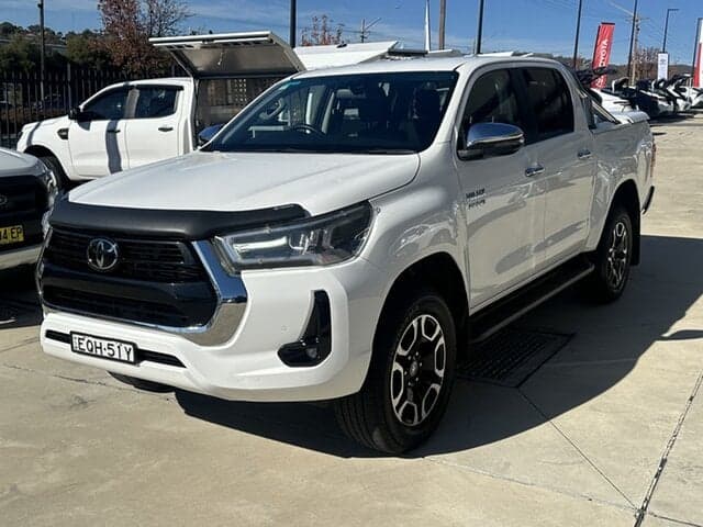 2021 Toyota Hilux SR5 in White