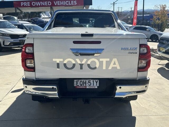 2021 Toyota Hilux SR5 in White