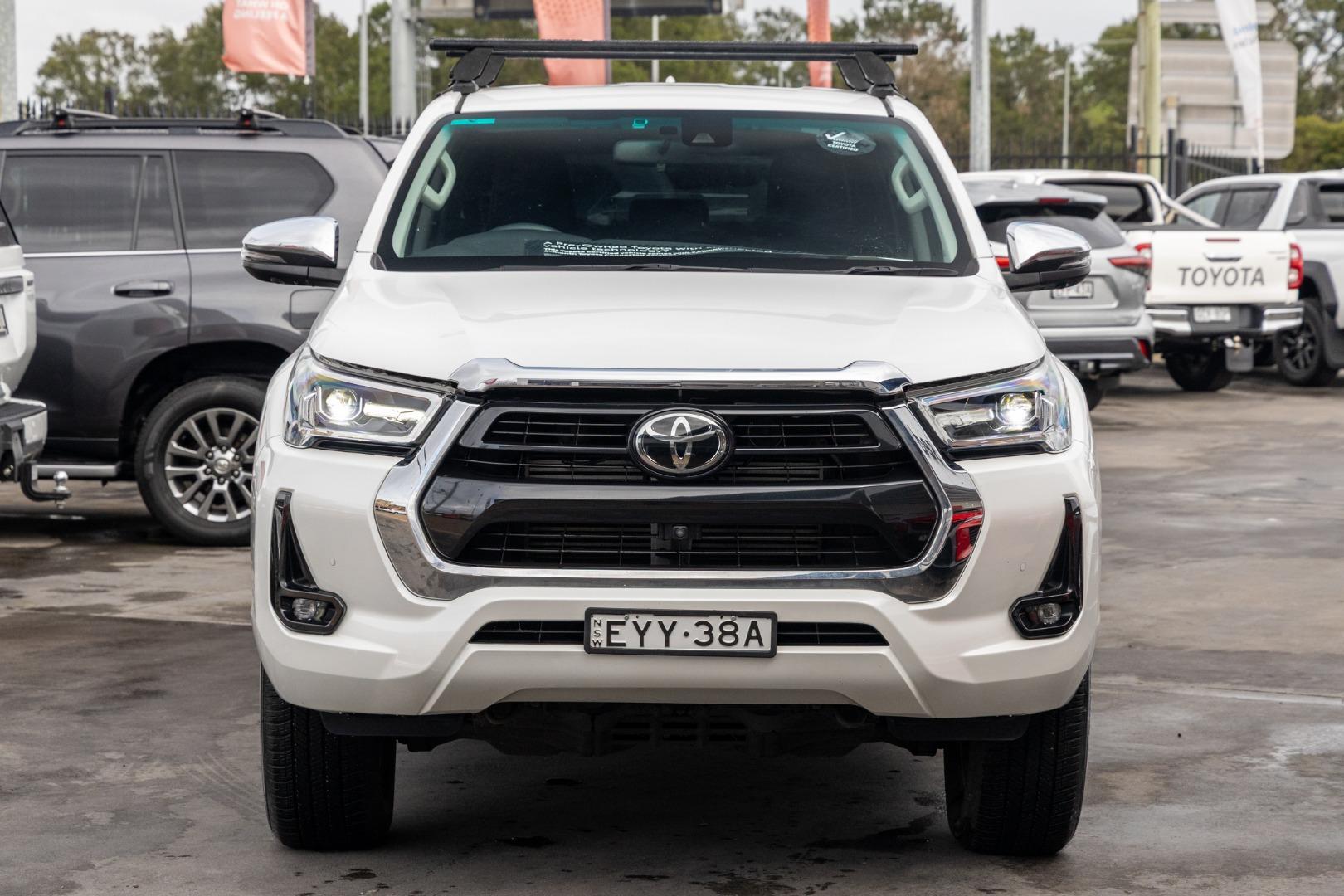 2023 Toyota Hilux SR5 in White