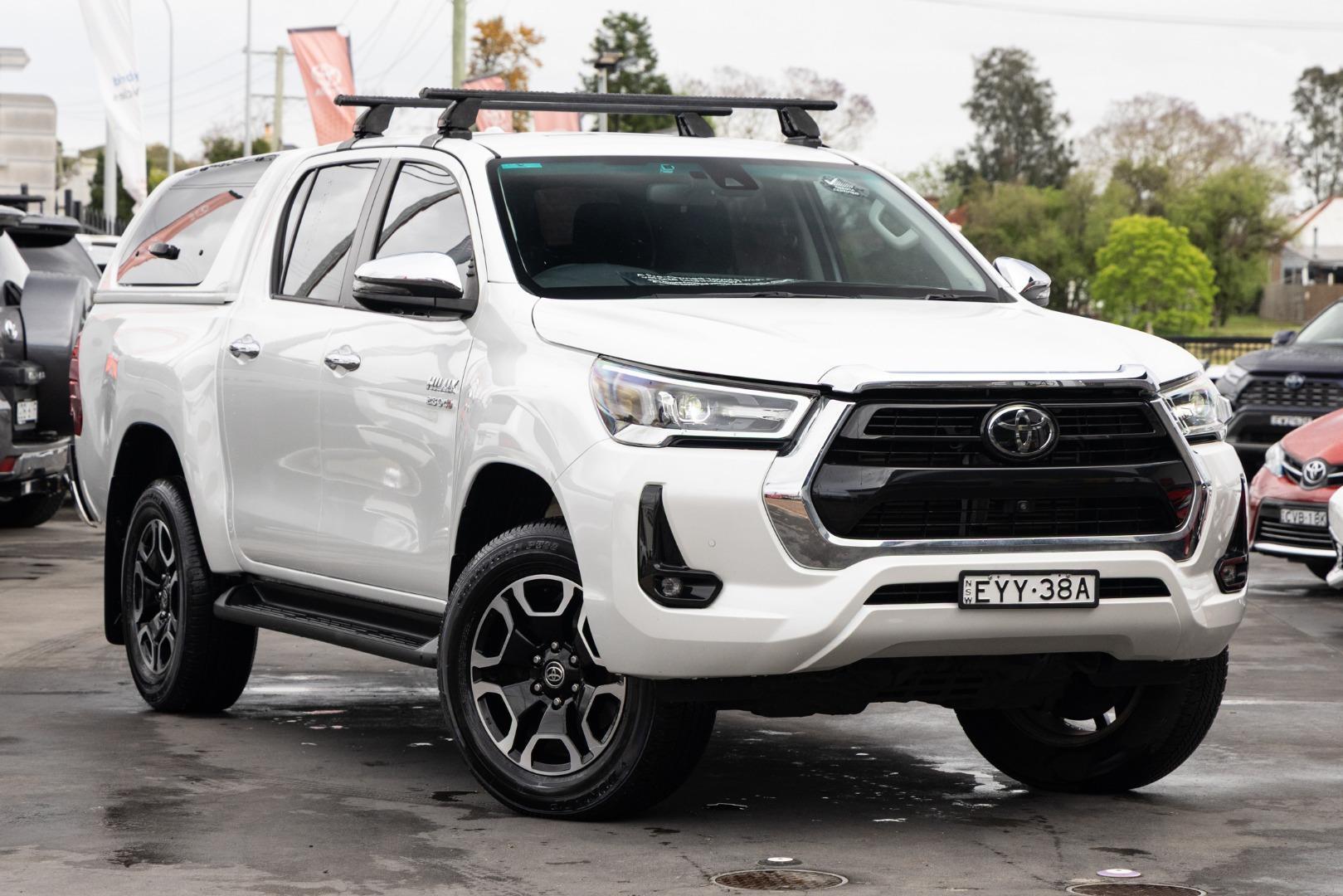 2023 Toyota Hilux SR5 in White