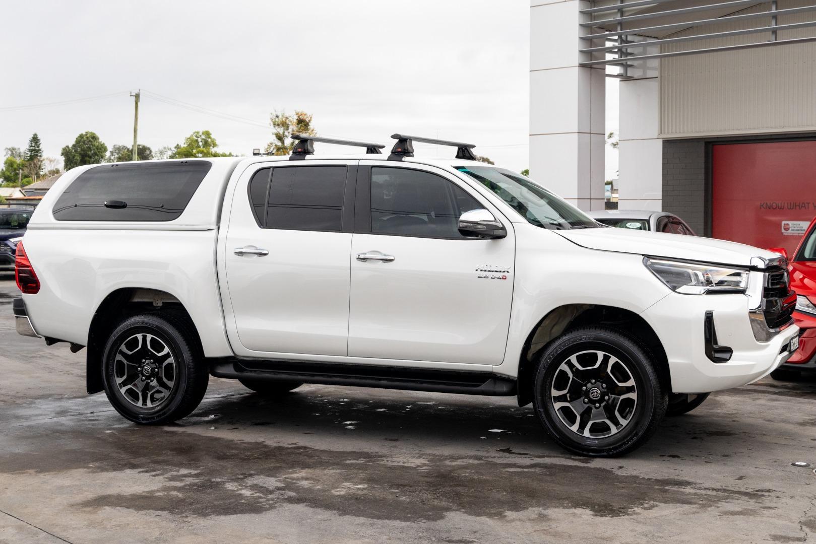 2023 Toyota Hilux SR5 in White