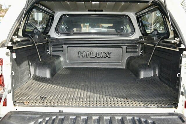 2020 Toyota Hilux SR5 in White