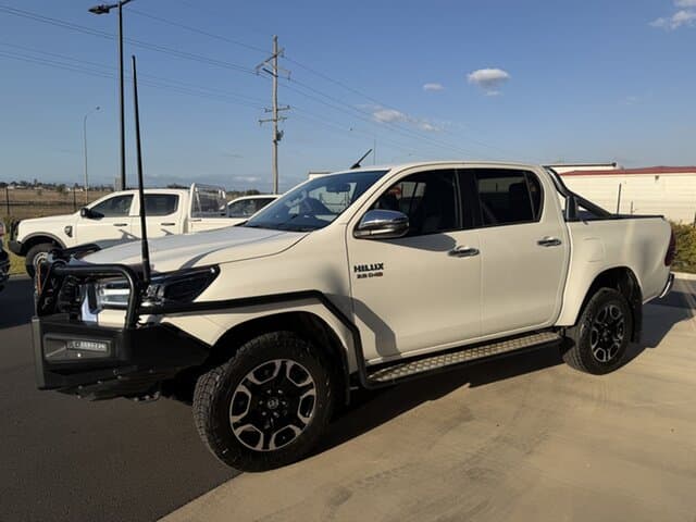 2021 Toyota Hilux SR5 in White