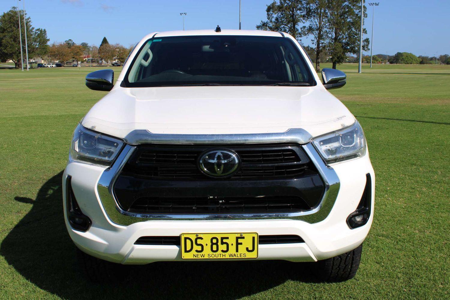 2021 Toyota Hilux SR5 in White