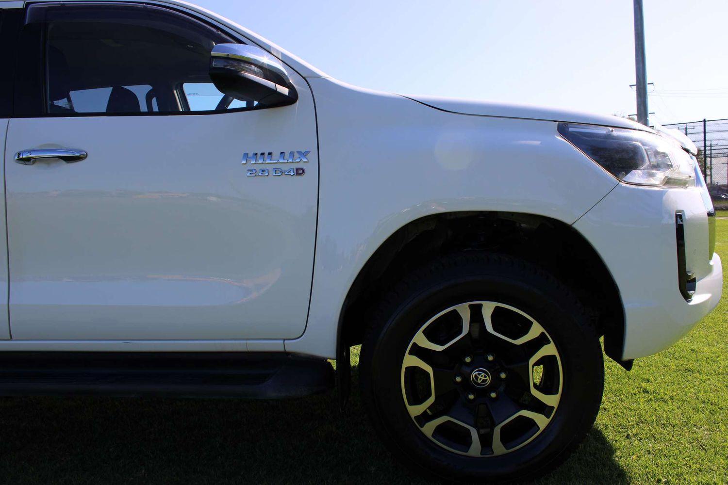 2021 Toyota Hilux SR5 in White