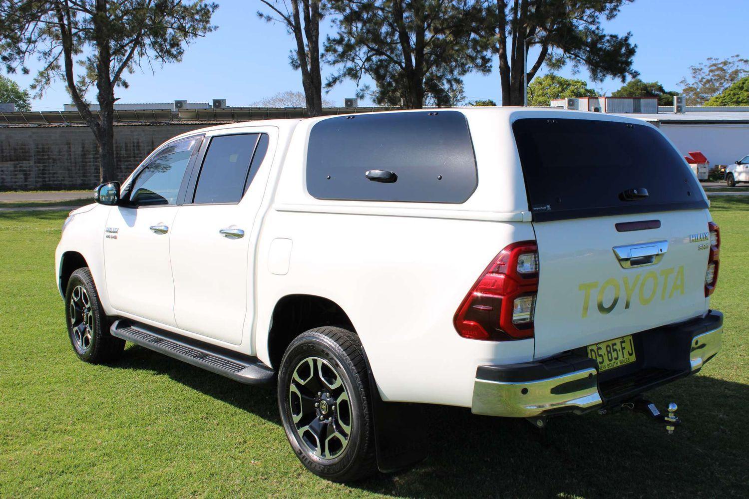2021 Toyota Hilux SR5 in White