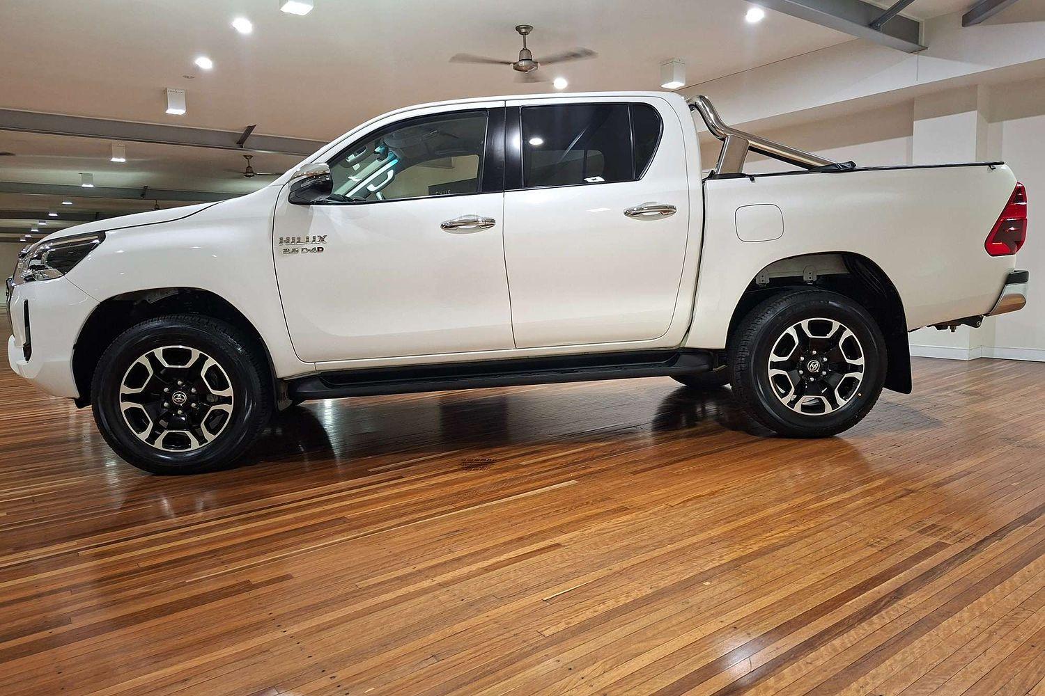 2022 Toyota Hilux SR5 in White