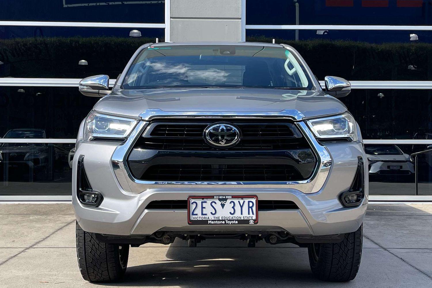 2022 Toyota Hilux SR5 in Silver