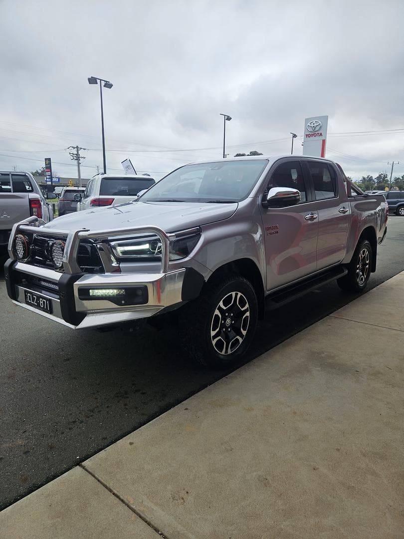 2023 Toyota Hilux SR5 in Silver
