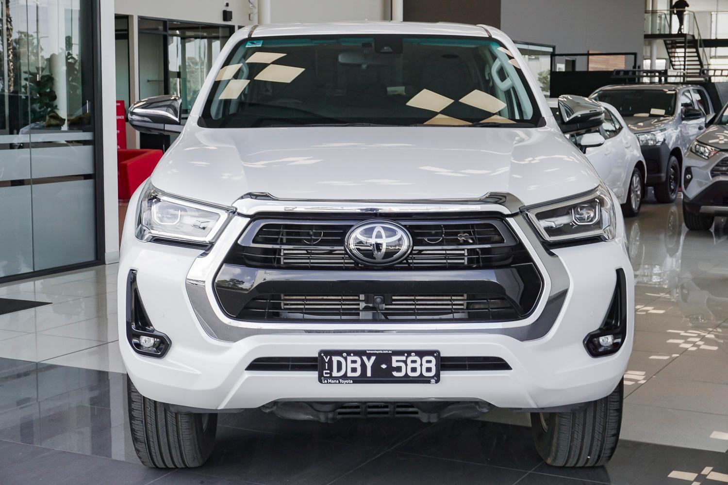 2022 Toyota Hilux SR5 in White