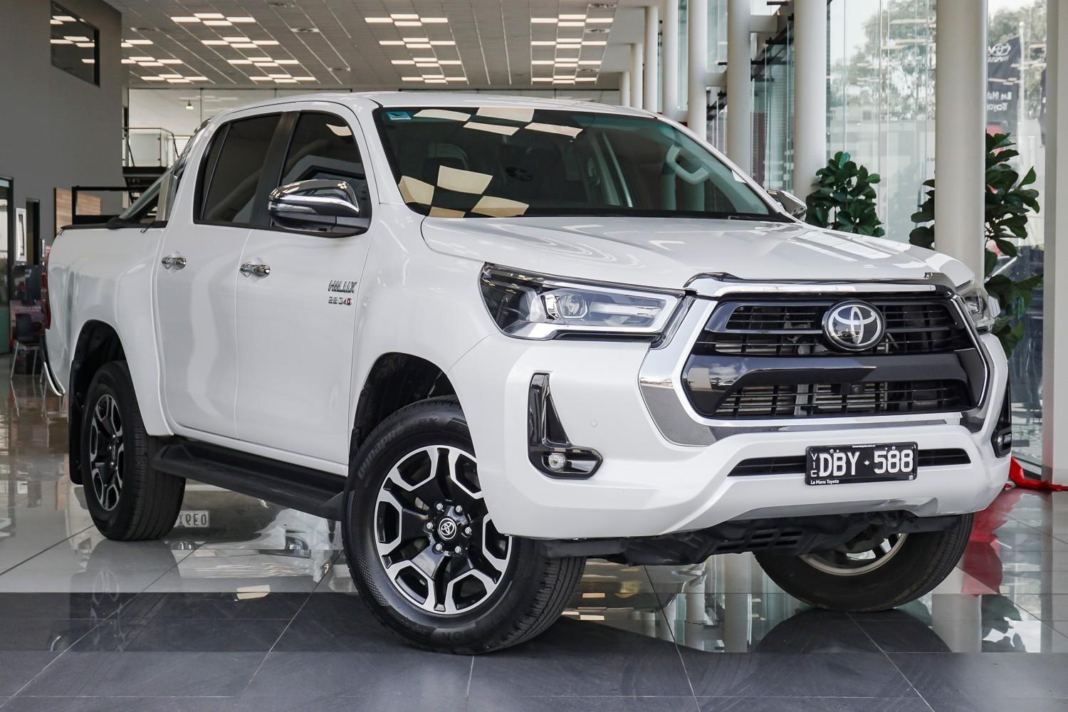 2022 Toyota Hilux SR5 in White