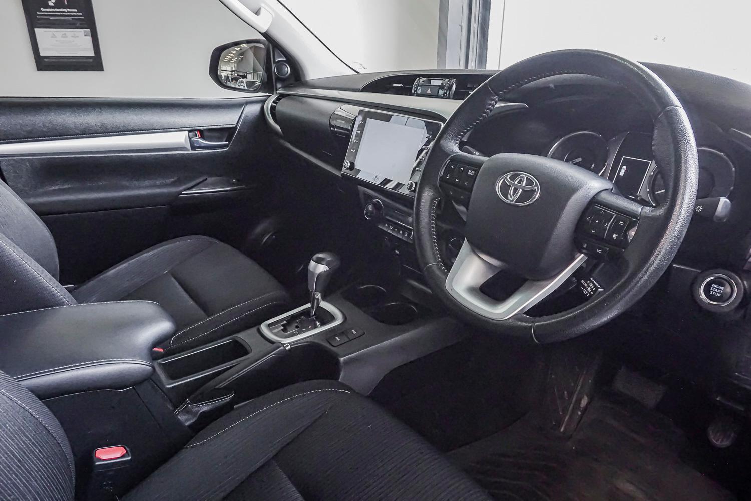 2022 Toyota Hilux SR5 in White