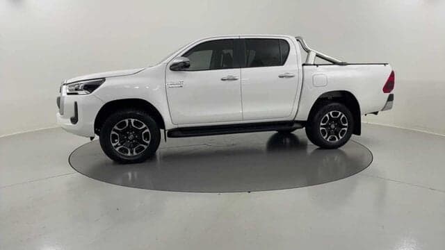 2023 Toyota Hilux SR5 in White