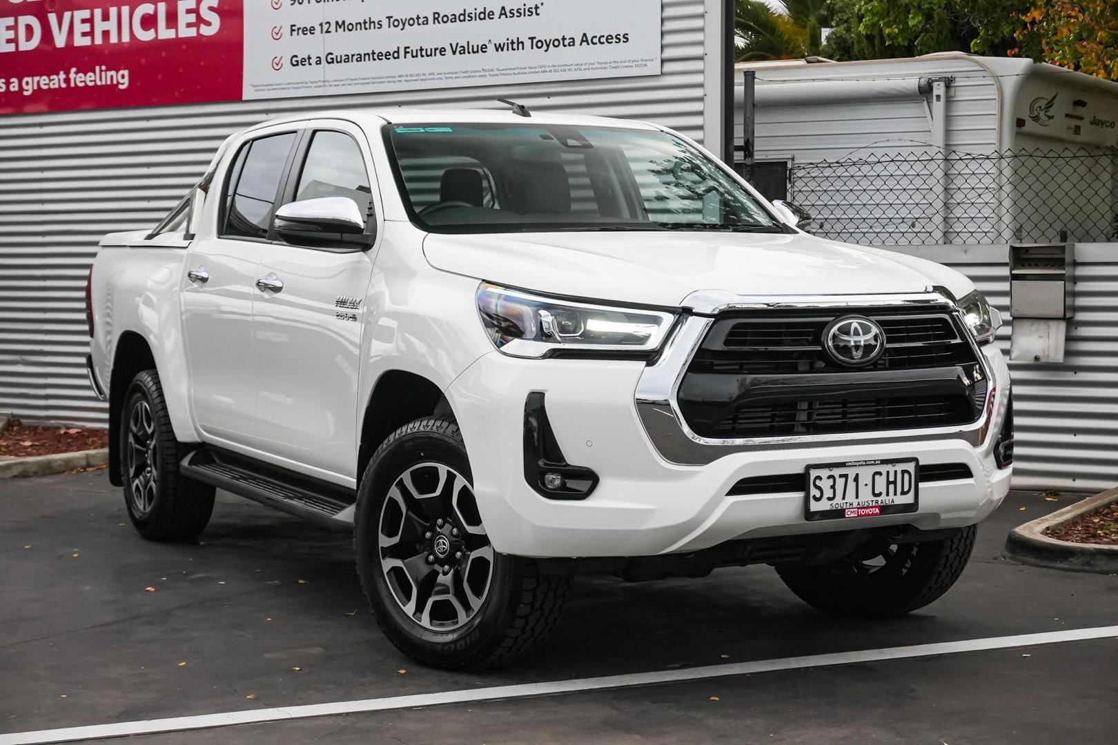 2020 Toyota Hilux SR5 in White