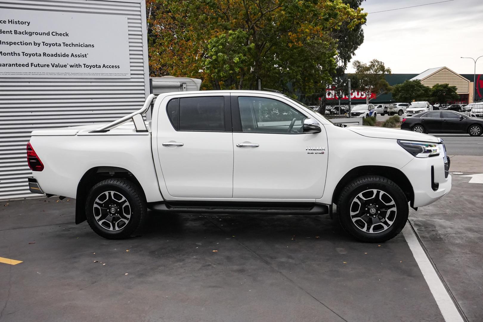2020 Toyota Hilux SR5 in White